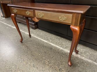 Traditional Queen Anne Style Solid Wood 2-Drawer Console Table