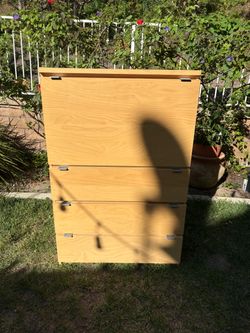 Light Wood 4-Drawer Dresser Chest