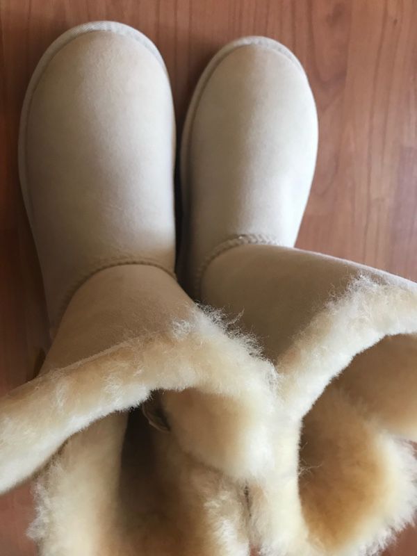 Uggs-Brand new size 6!