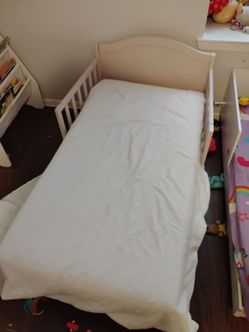 Toddler bed