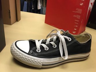Women's 5.5 converse all star