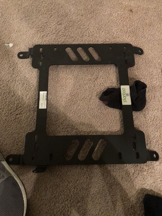 Universal seat bracket for g35
