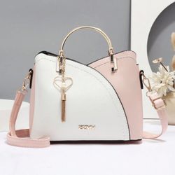 Nice medium-sized bag, just as you see in the photos, very cute
