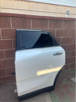 LEFT DRIVER SIDE REAR DOOR 2020 KIA SORENTO (PEARL WHITE) WITH HINGES.