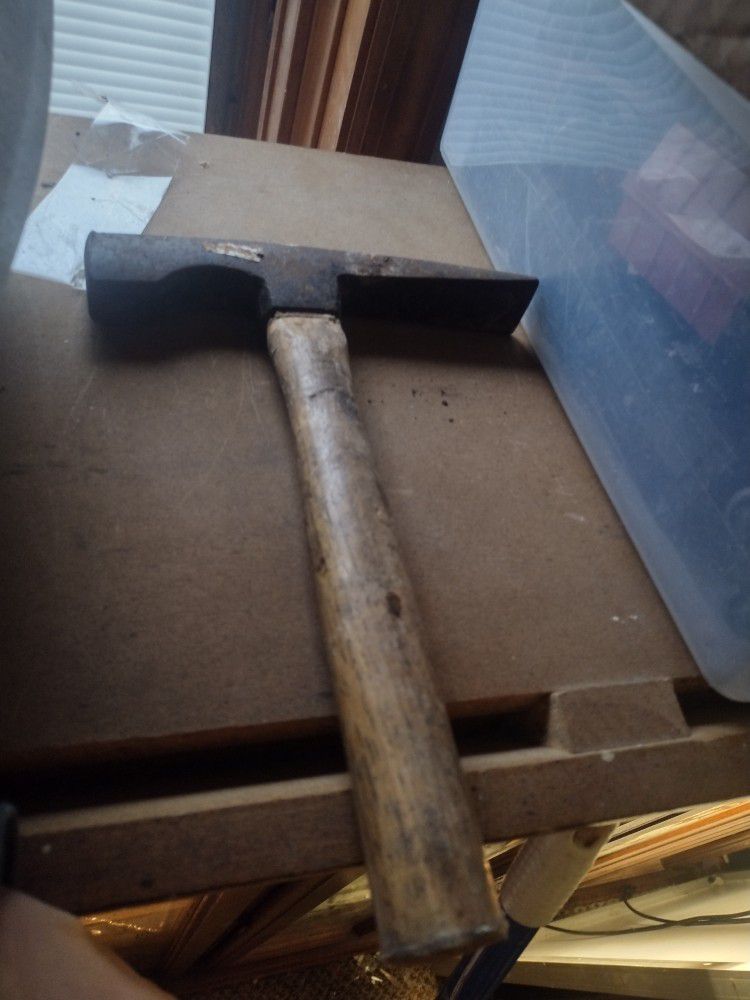 Masonry hammer