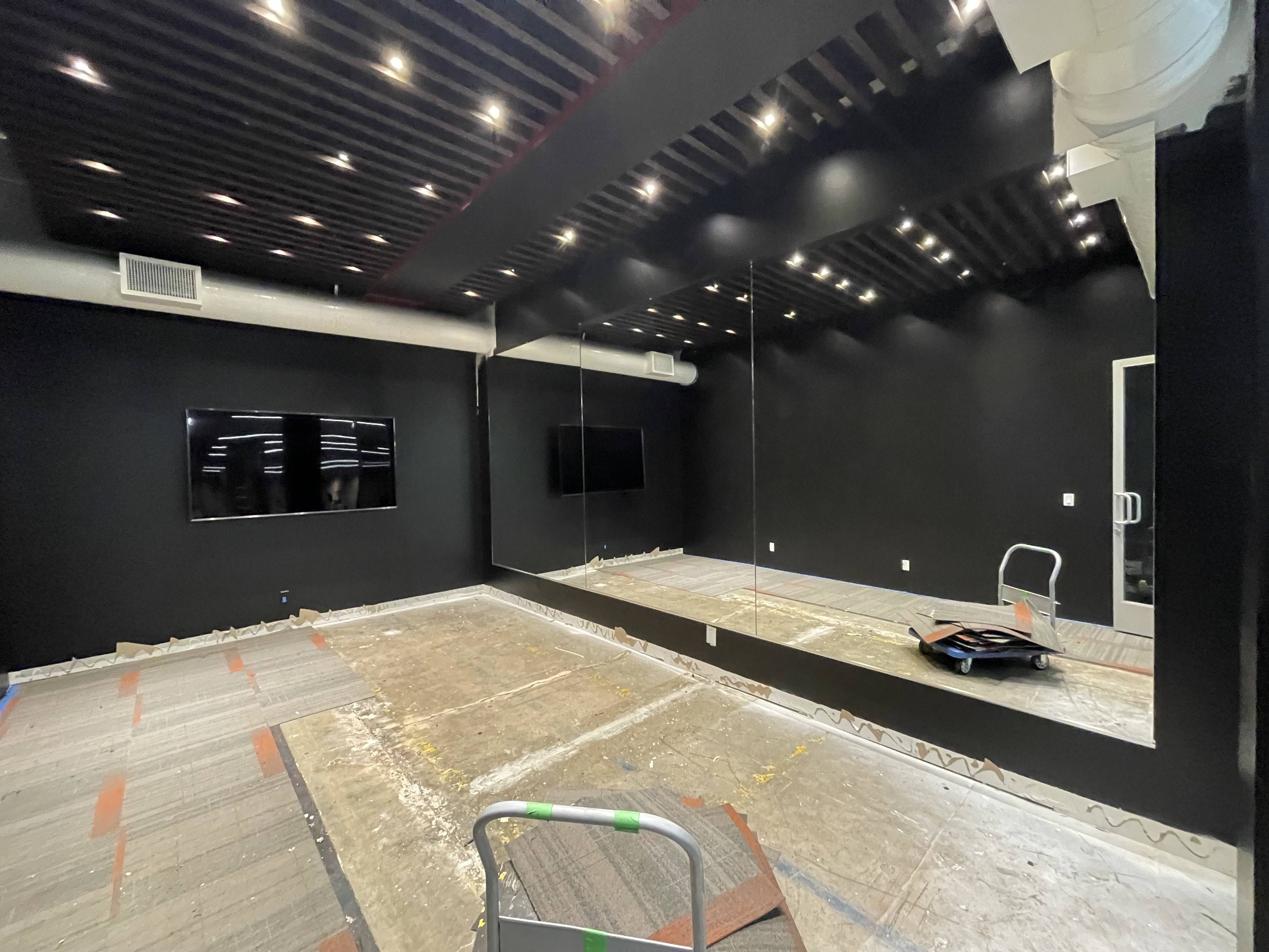 Clear and Tough Gym Mirrors That Last