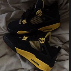 Jordan 4 Thunder