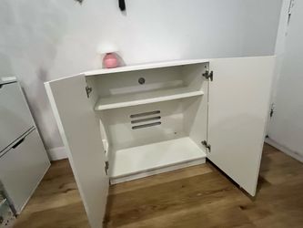 Litter Box Enclosure/Cabinet