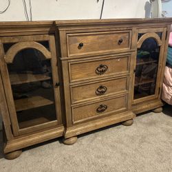 Ollesburg Dining Room Server 