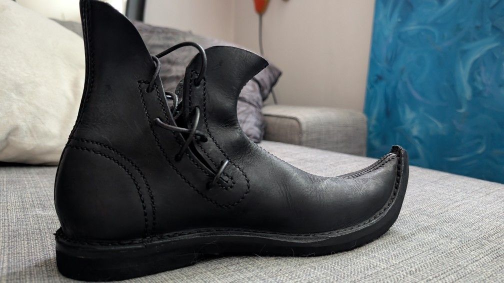 Genuine medieval tulip leather boots