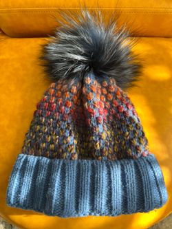 Like new warm fleece lined women’s or girls hat
