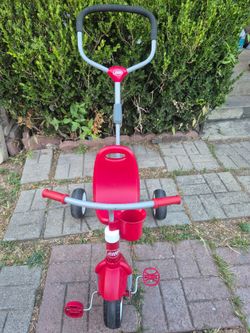 Radio Flyer Kids Tricycle with Push Handle .See All pictures