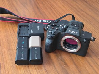 Sony a7 IV Body + 4 Batteries + Sony BC-QZ1 Charger