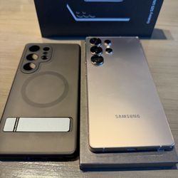 Samsung Galaxy S25 Ultra – 512 GB. Unlocked – Like New w/ Box & Case (Warranty till February 2026.