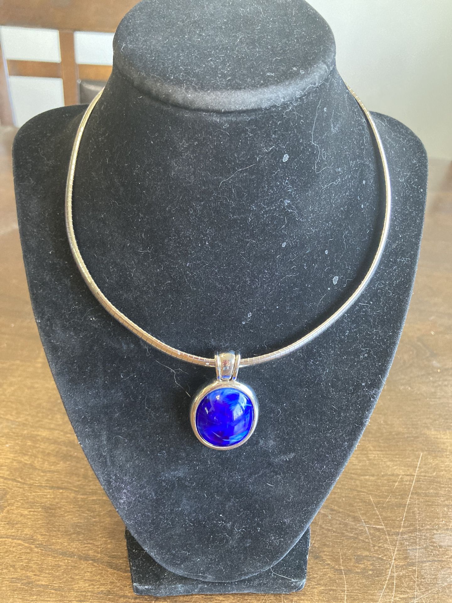 CHOKER STYLE NECKLACE