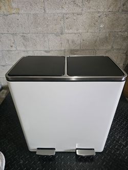 Dual Compartment Step Trash and Recycle Bin