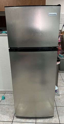 Frigidaire 7.5cu ft Refrigerator