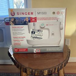 Singer M1500 Sewing Machine, Like New