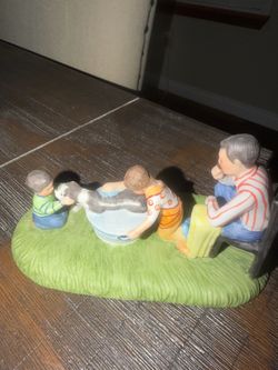 🐶 Vintage Norman Rockwell “Washing Our Dog” American Family Figurine