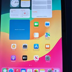 Ipad Six Generation 32 Gb Storage Wi-Fi with Wireless Bluetooth Keyboard