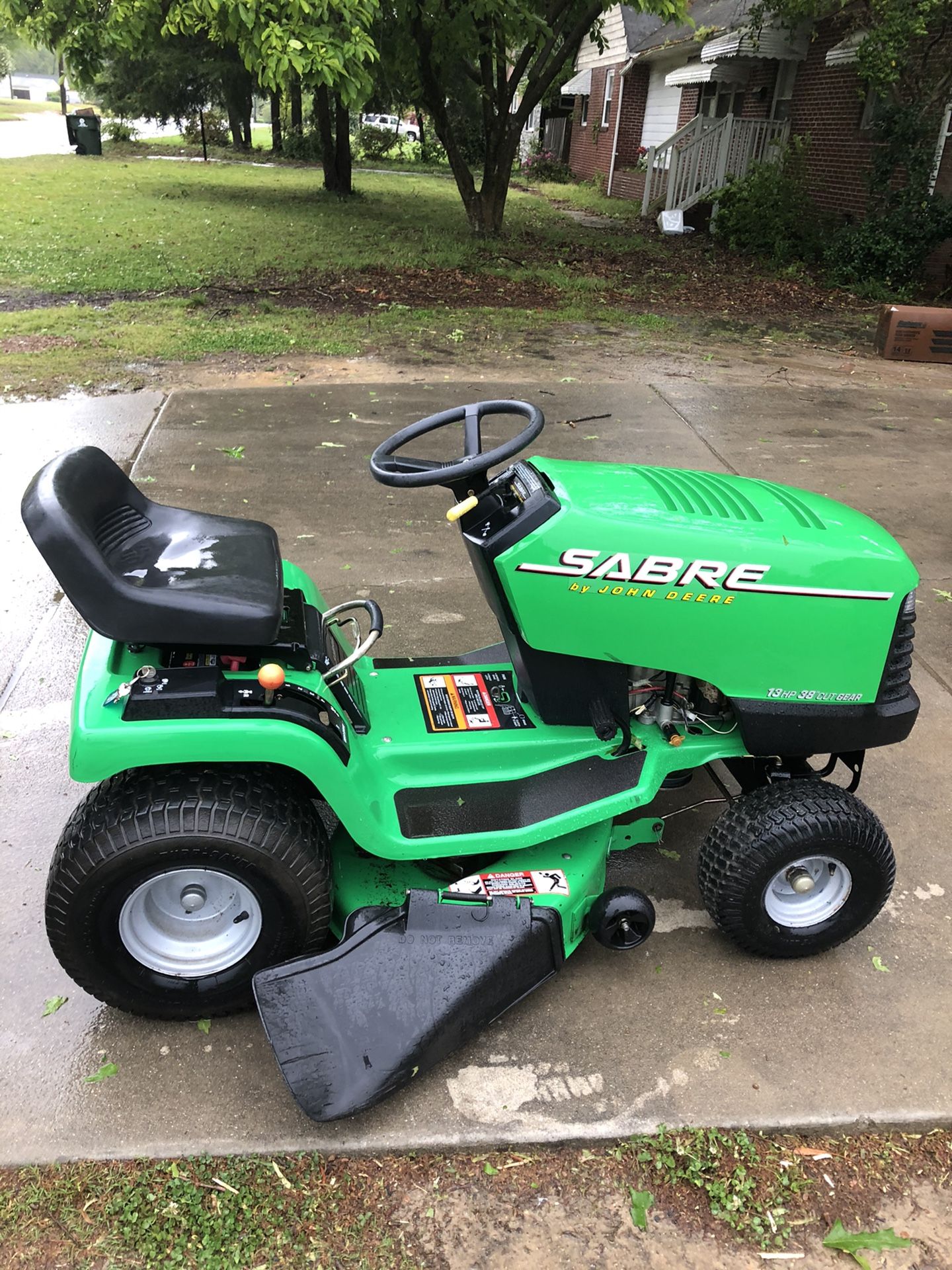 excellent conditions sabre by John Deere 13hp/38cut/runs and cuts very good 750$obo