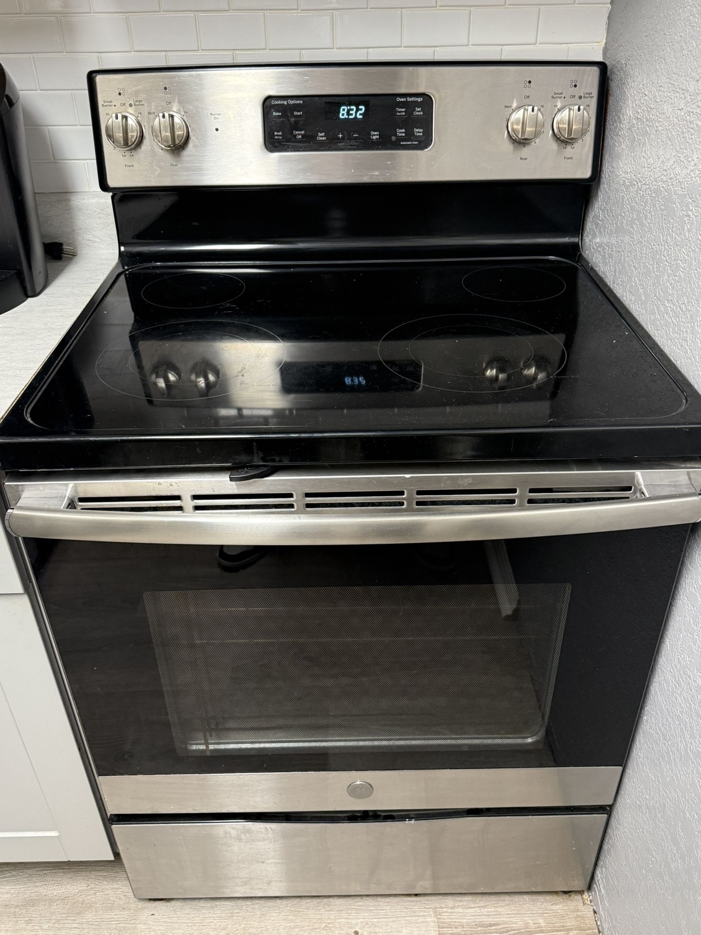 Whirlpool Smooth-top Electric Range