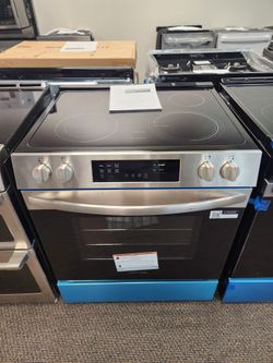 30 in. 5 Element Slide-In Front Control Electric Range with Steam Clean in Stainless Steel