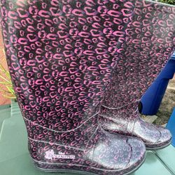 Kids RAIN BOOTS AND SNOW BOOTS Size 6