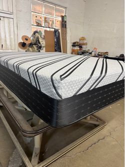 New Queen Memory Foam Mattress
