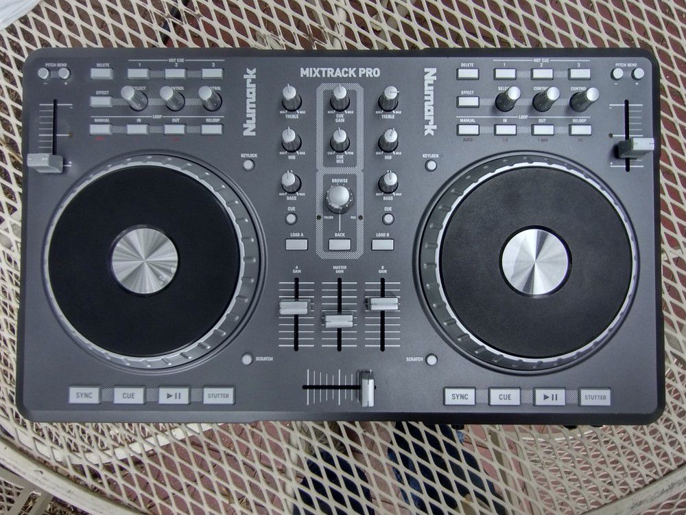 Numark Mixtrack Pro DJ Controller

