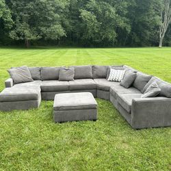 Gray Sectional Couch w/Ottoman! Free delivery🚚