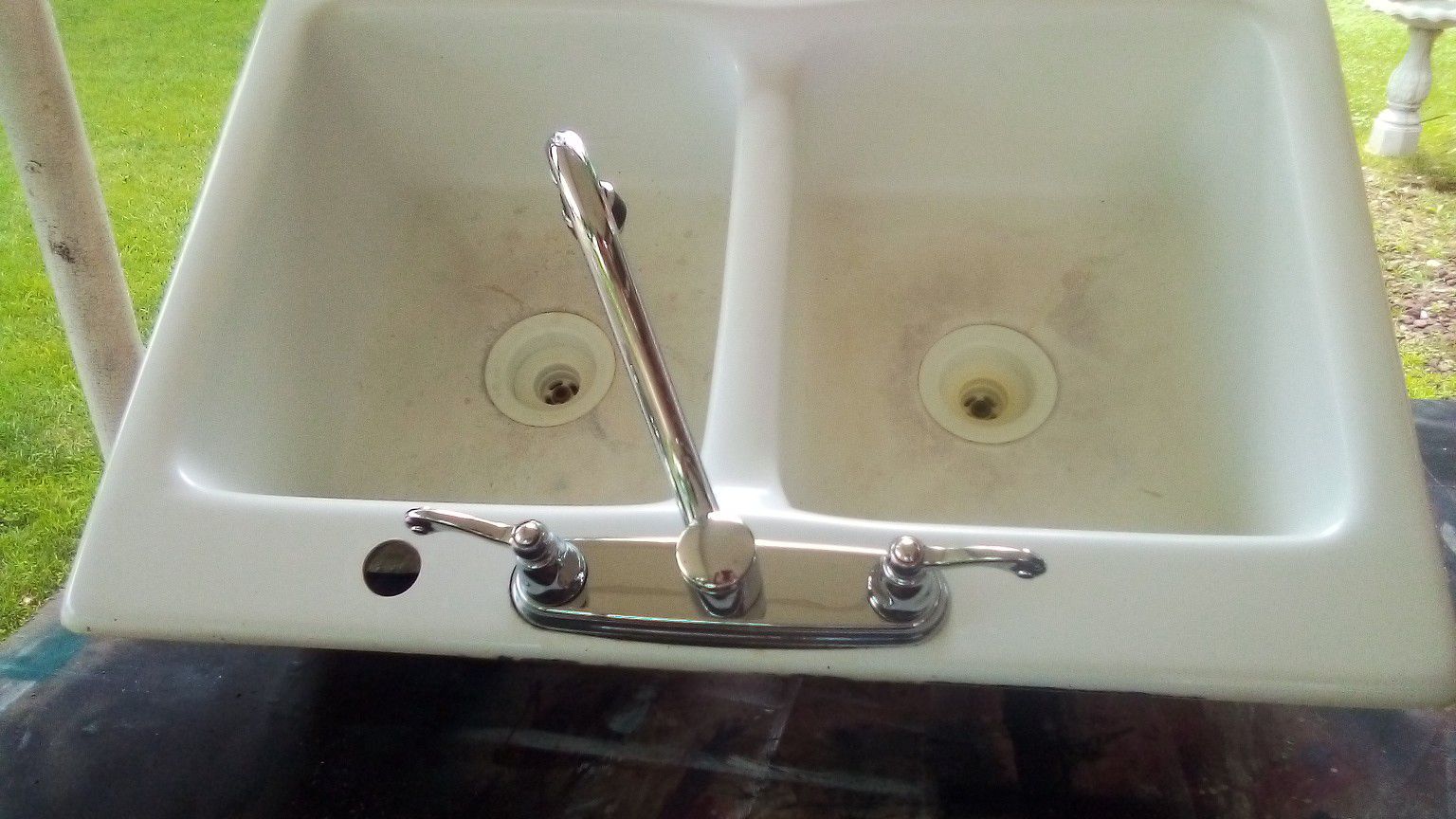FREE SINK AND FAUCET