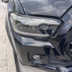 Headlights Morimoto Tacoma 3 Gen