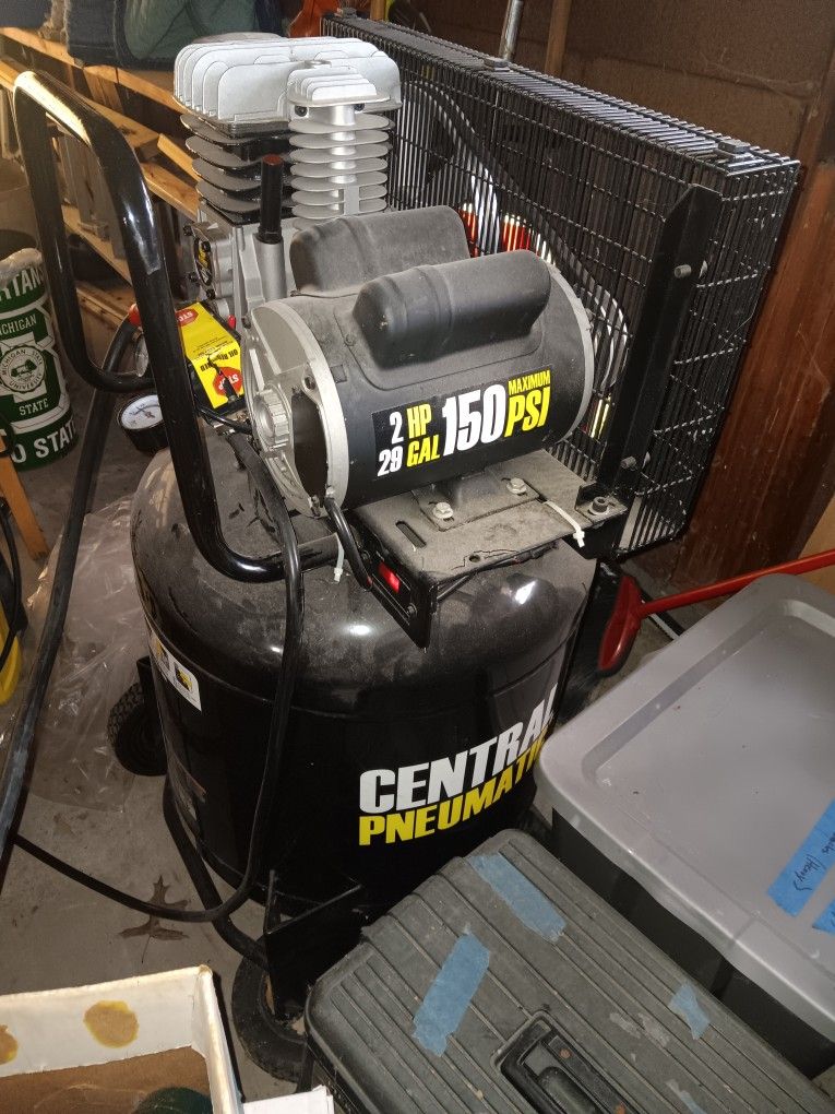 29 Gallon 2hp Central Pneumatic Air Compressor