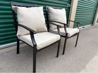 Outdoor patio chairs