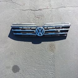 2018-2021 Volkswagen Tiguan Front Grille W/emblem OEM 