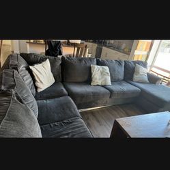 🔥 PRICE DROP – Large Sectional Sofa + Solid Wood Coffee Table – Must Go