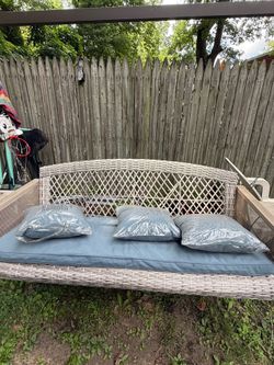 3 seater porch swing/ outdoor swing