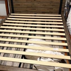 Queen Zinus  Platform Bed Base