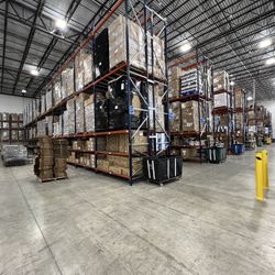 Distribution Center Pallet Racking Beams Uprights Wire Decks Pallet Racks Forklift