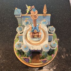 Disney Cinderella Castle Musical Fountain (Snow Globe Glass Broken)
