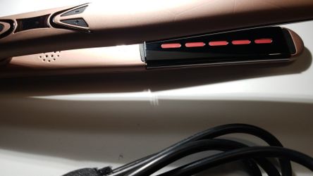 Aria beauty for SEPHORA collection hair straightener