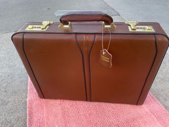 New McKlein Lawson Leather Attache Briefcase