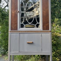 Hutch / China Cabinet
