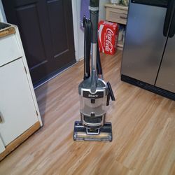 SHARK VACUUM $25 PICK UP IN SUN VALLEY 