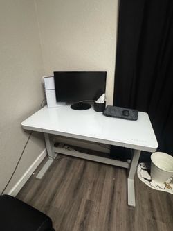 Adjustable height desk