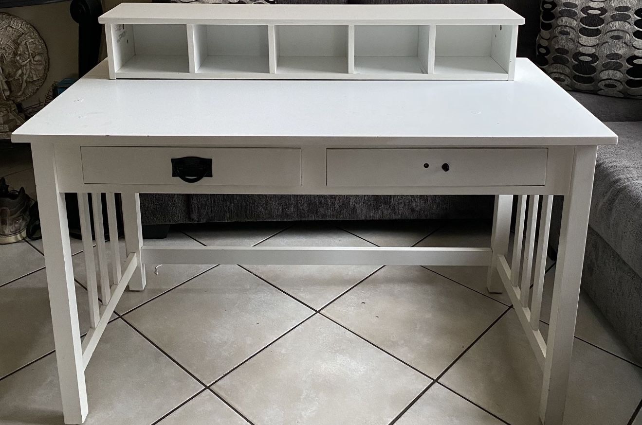 Vanity Desk With Shelf 