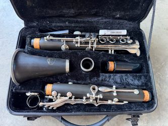 Clarinet with Hard Case and Accessories