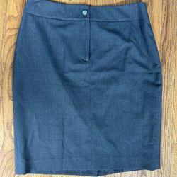 Karl Lagerfeld Paris size 8 gray skirt 