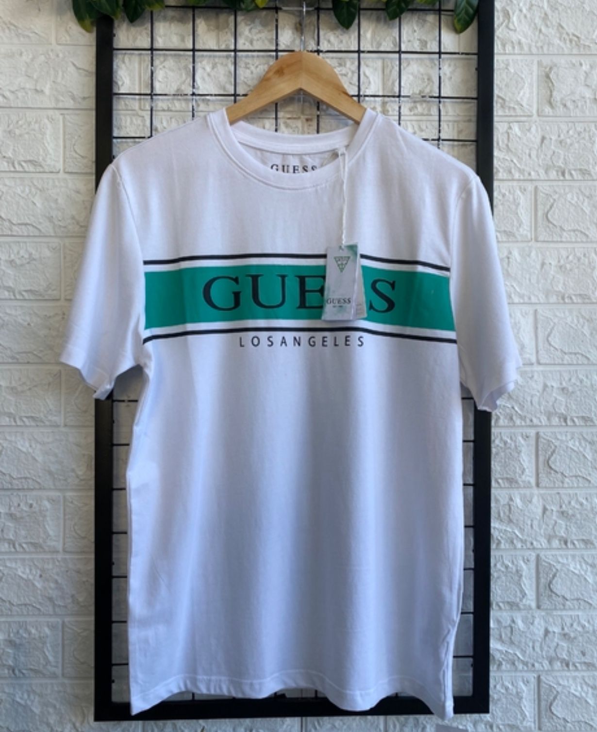 Guess Men T-shirt Size M